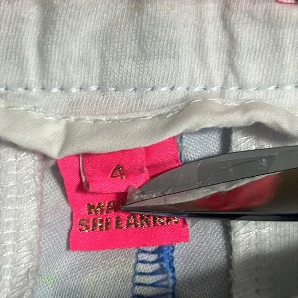 Lilly Pulitzer BENEATH THE BOUGAINVILLEA Natia knit shorts. Size 4 - Picture 3 of 11